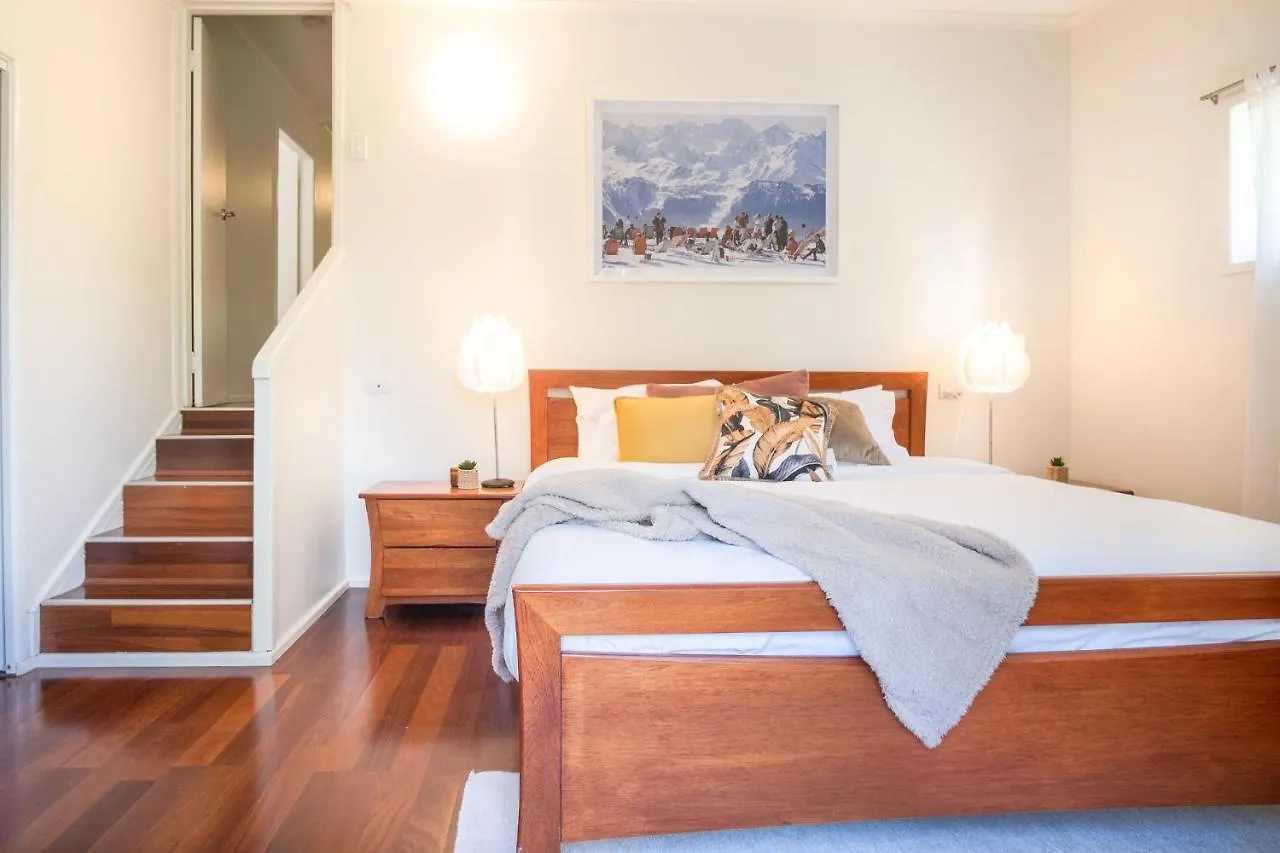 Mid-Century Modern Retro Beach House Caloundra